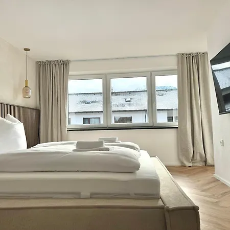 Apartment Loft Am I Balkon I Bergnaehe I Parken I Schloss *